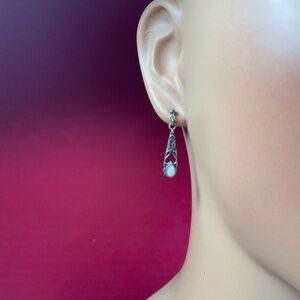 Vintage Sterling Silver Floral Design W/ Mother of Pearl. 1 inch long